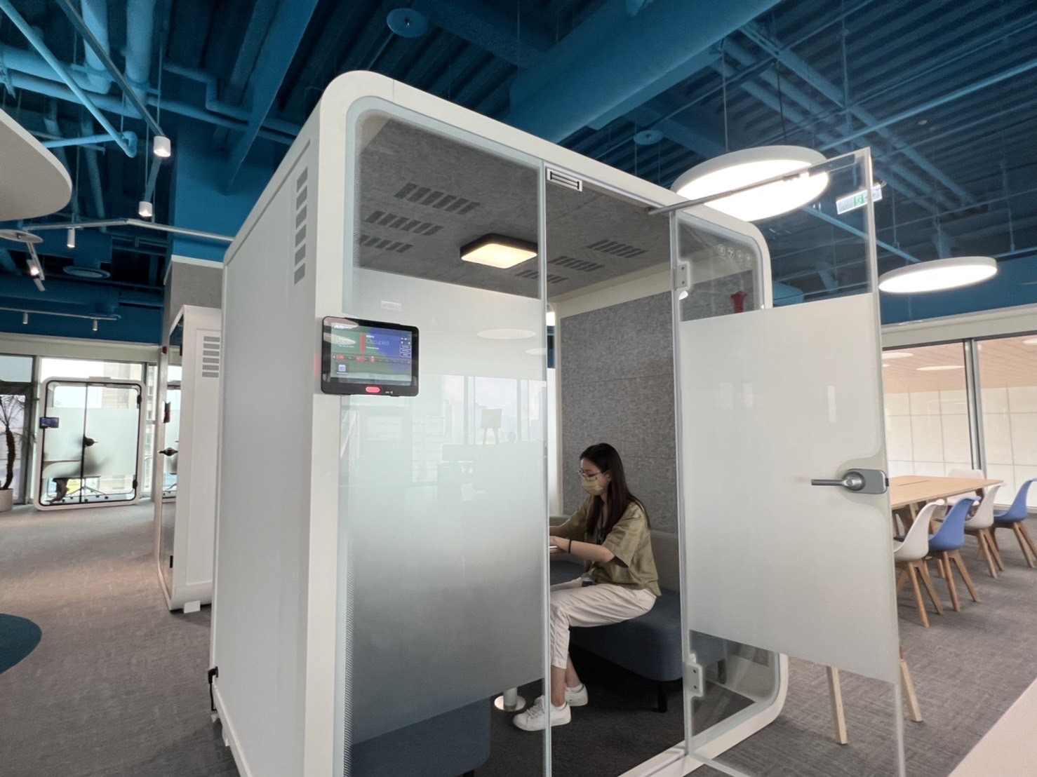 pg官网入口高雄據點的智慧行動辦公艙，展現pg官网入口在面板以外的研發應用軟實力